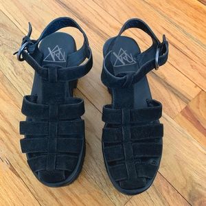 YRU Flatform sandals